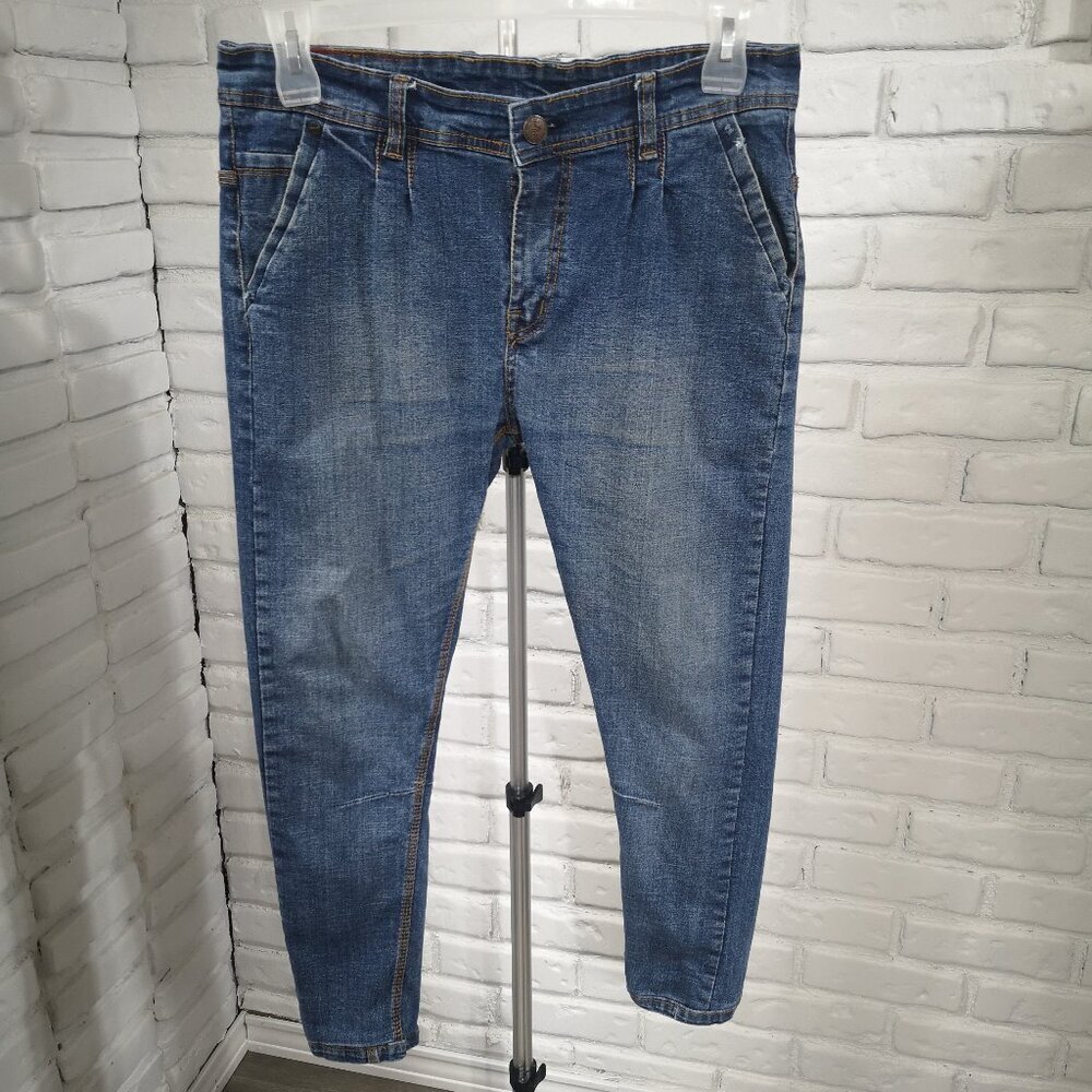Levi's Strauss Men's Size 34 Medium Wash Zipper & Button Closure Slim Leg Jeans